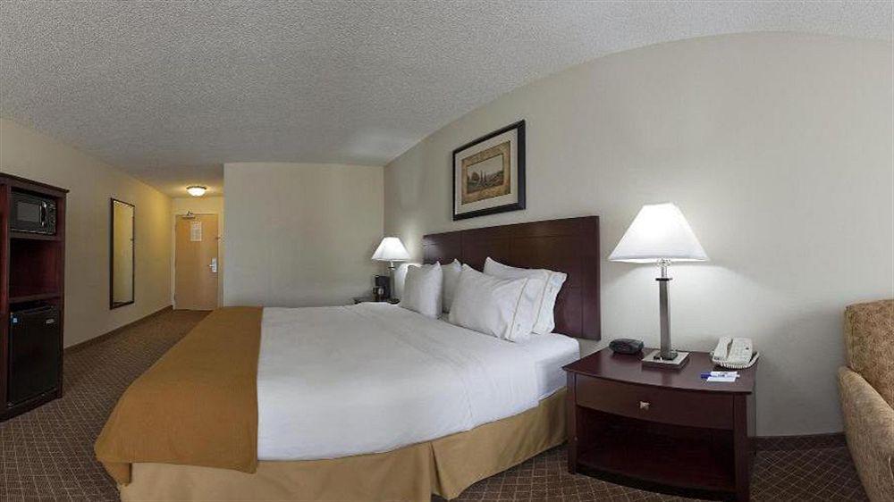Holiday Inn Express Warrenton By Ihg Экстерьер фото