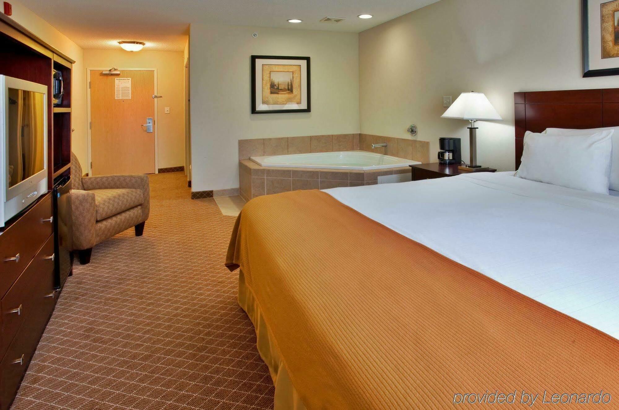 Holiday Inn Express Warrenton By Ihg Экстерьер фото
