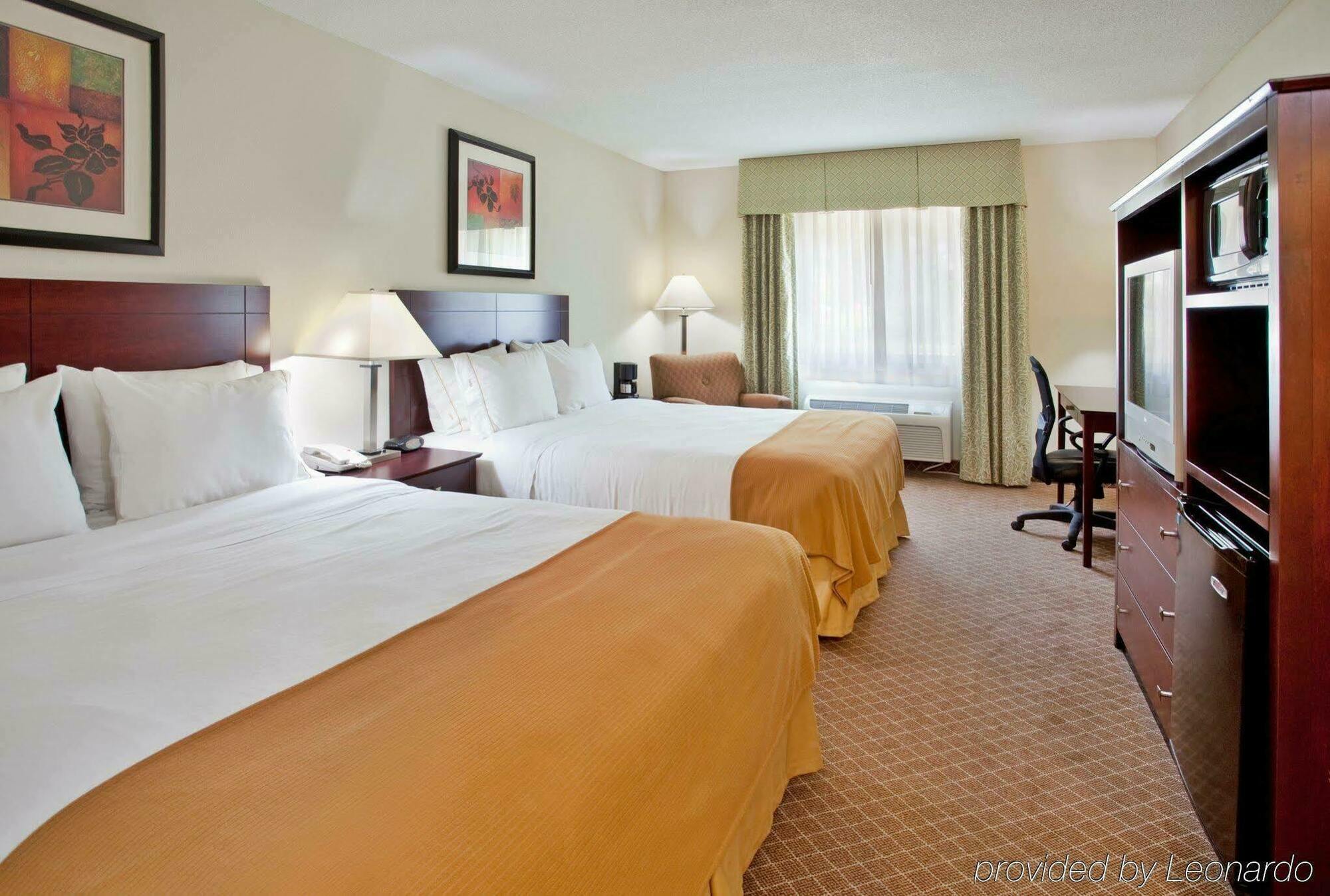 Holiday Inn Express Warrenton By Ihg Экстерьер фото